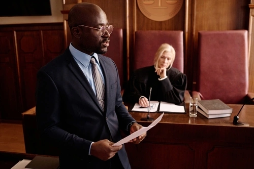 A Tennessee murder defense lawyer speaks during a trial in a courtroom.